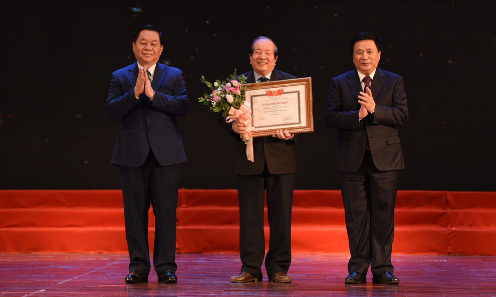 Nhà thơ Hữu Thỉnh được tặng thưởng mức A của Ban Bí thư Trung ương Đảng - 1 Nhà thơ Hữu Thỉnh được tặng thưởng mức A của Ban Bí thư Trung ương Đảng - 1