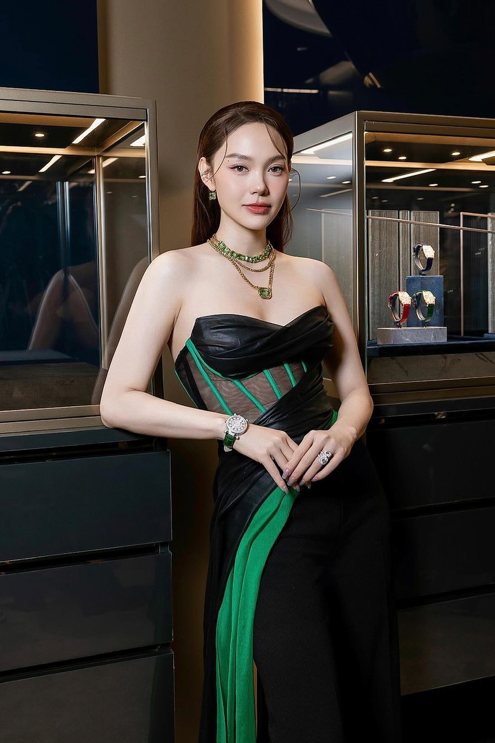 Minh Hằng hậu lấy chồng, sinh con: Thoải mái diện bikini, không ngại hở bạo - 2 Minh Hằng hậu lấy chồng, sinh con: Thoải mái diện bikini, không ngại hở bạo - 2