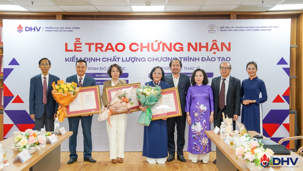 Trường Đại học Hùng Vương TPHCM nhận chứng nhận kiểm định chất lượng 3 chương trình đào tạo - 2 Trường Đại học Hùng Vương TPHCM nhận chứng nhận kiểm định chất lượng 3 chương trình đào tạo - 2