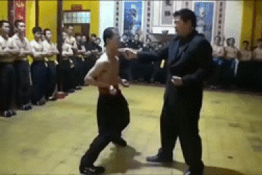 Võ sư Huỳnh Tuấn Kiệt bất ngờ bị chế nhạo ở Thái Lan