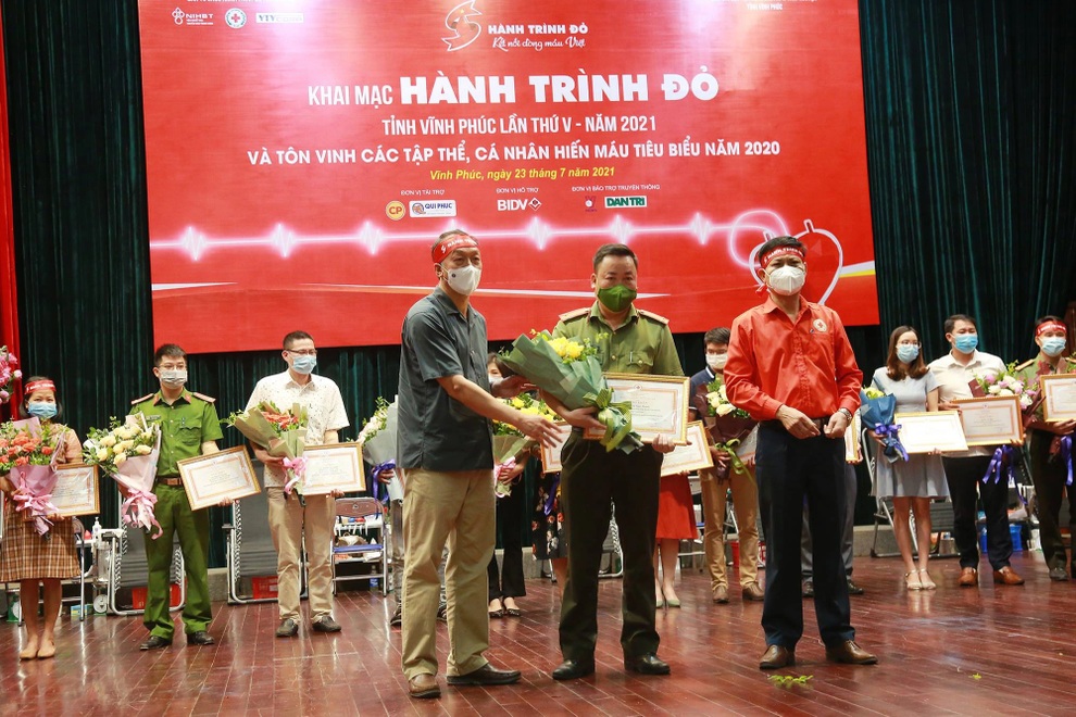 Vĩnh Phúc tổ chức thành công Hành trình Đỏ giữa mùa dịch - 1 Vĩnh Phúc tổ chức thành công Hành trình Đỏ giữa mùa dịch - 1