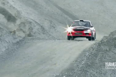 Tài xế thoát chết thần kỳ sau tai nạn đua xe như phim hành động