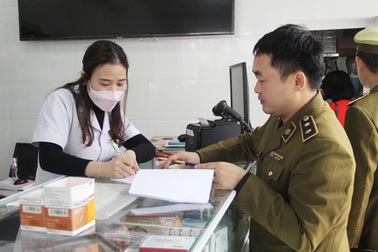 Giá khẩu trang tăng “phi mã”: Nghệ An yêu cầu cơ sở kinh doanh niêm yết giá