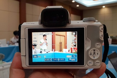 Canon chính thức ra mắt máy ảnh mirrorless có khả năng quay 4K