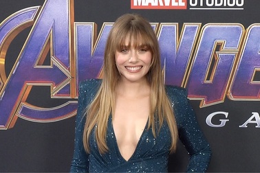 Elizabeth Olsen gợi cảm trên thảm đỏ