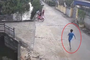 Bất ngờ chân dung người hùng nhí cứu bé trai ngã xuống kênh ở Ninh Bình