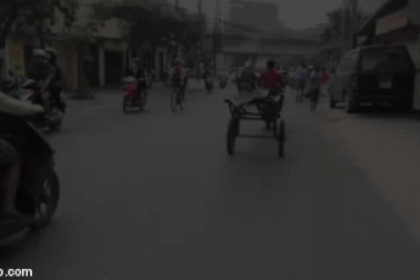 “Máy chém” tiếp tục hoành hành trên đường phố Hà Nội