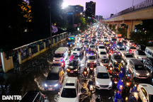 Nỗi khổ của người dân Hà Nội không gì có thể bù đắp được sau mỗi cơn mưa!