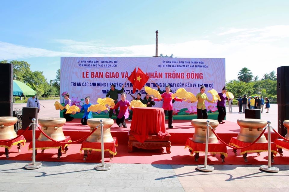 Tặng trống đồng cho di tích Thành cổ Quảng Trị - 2 Tặng trống đồng cho di tích Thành cổ Quảng Trị - 2