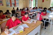 Buổi học đầu tiên sau lũ quét, vắng vĩnh viễn 13 học sinh Làng Nủ