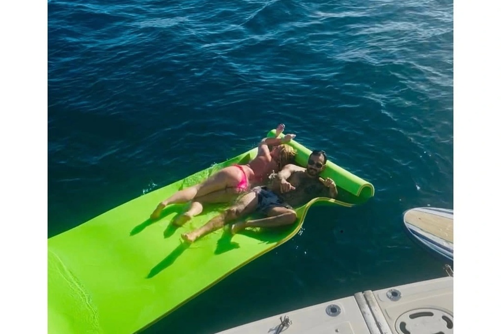 Temidden van psychische instabiliteit heeft Britney Spears een intieme relatie met een vreemde - 1 Giữa bất ổn tâm lý, Britney Spears thân mật cùng người đàn ông lạ - 1