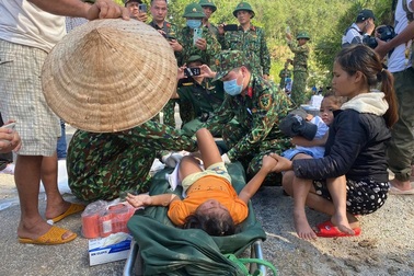 Vụ sạt lở kinh hoàng ở Nam Trà My: Cứu sống 33 người