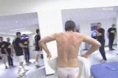 HLV Conte bị lột sạch đồ trong ngày vui chiến thắng của Juventus