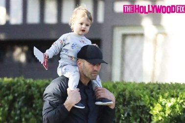 Jason Statham đưa con đi chơi
