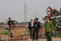 Lập hàng rào sắt, thắt chặt an ninh trước giờ Khai ấn đền Trần