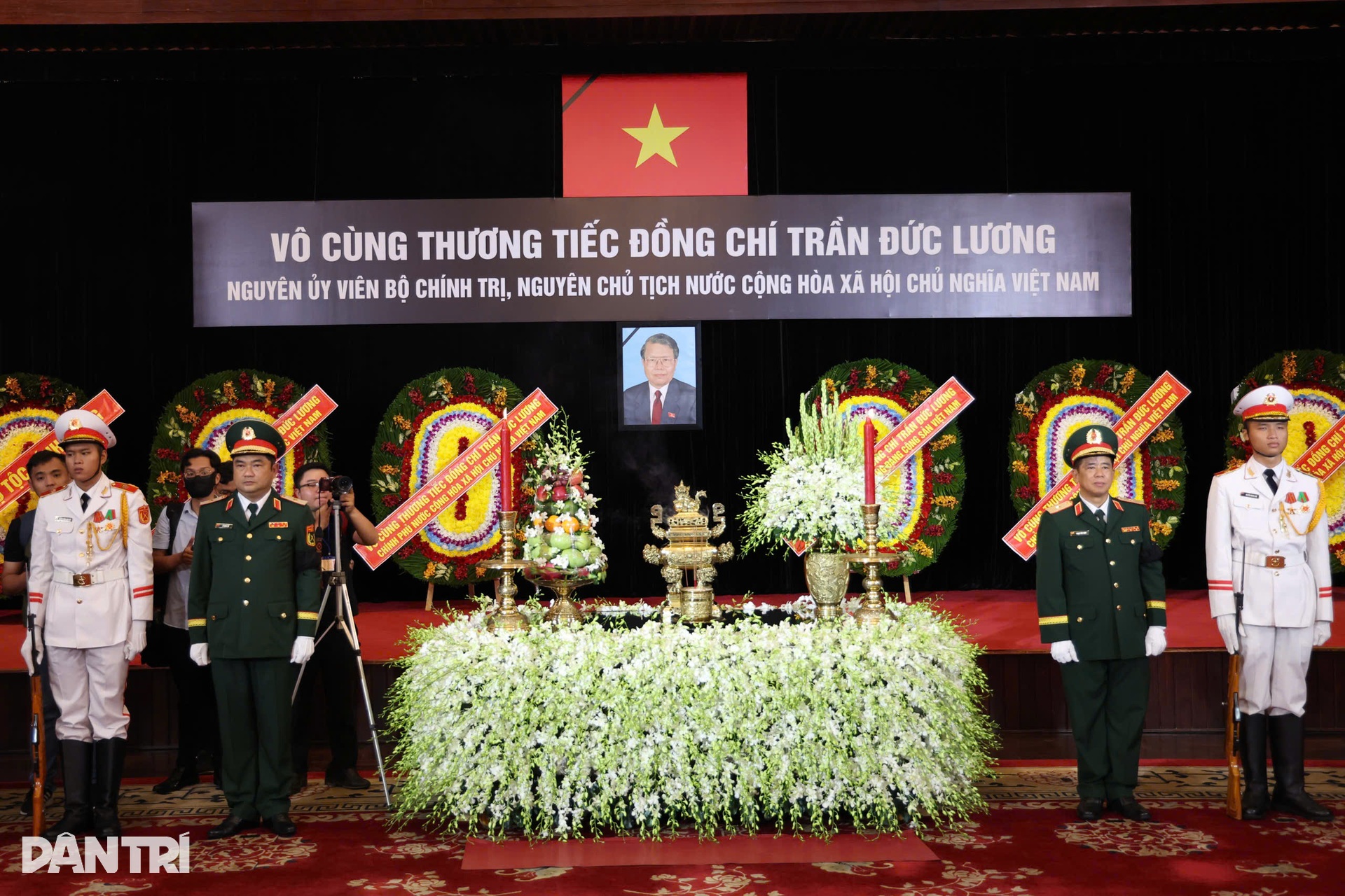 Hình ảnh trang nghiêm lễ tang nguyên Chủ tịch nước Trần Đức Lương - 12 Hình ảnh trang nghiêm lễ tang nguyên Chủ tịch nước Trần Đức Lương - 12
