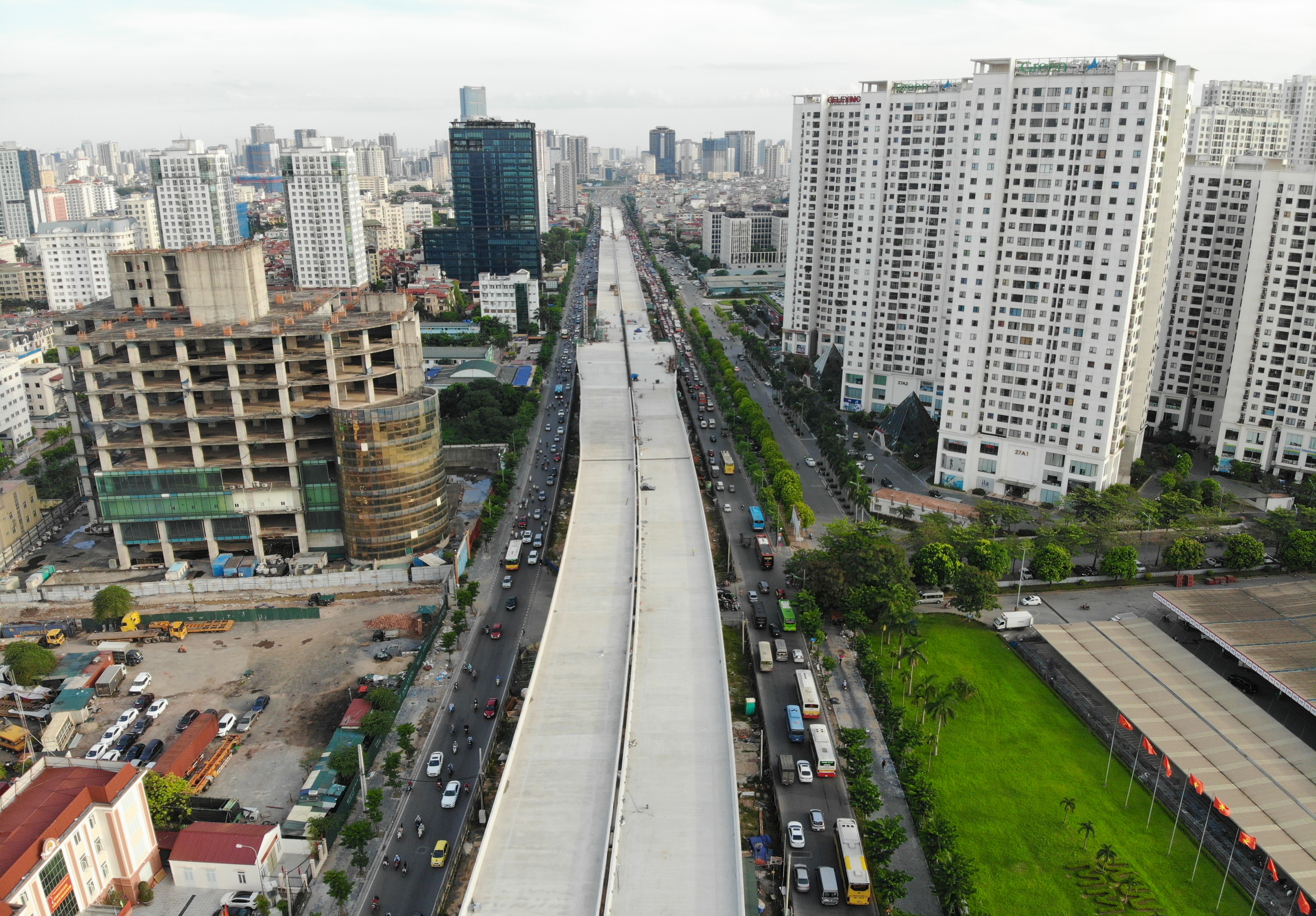 Hà Nội: Gấp rút thi công đường vành đai 3 trên cao trước ngày thông xe