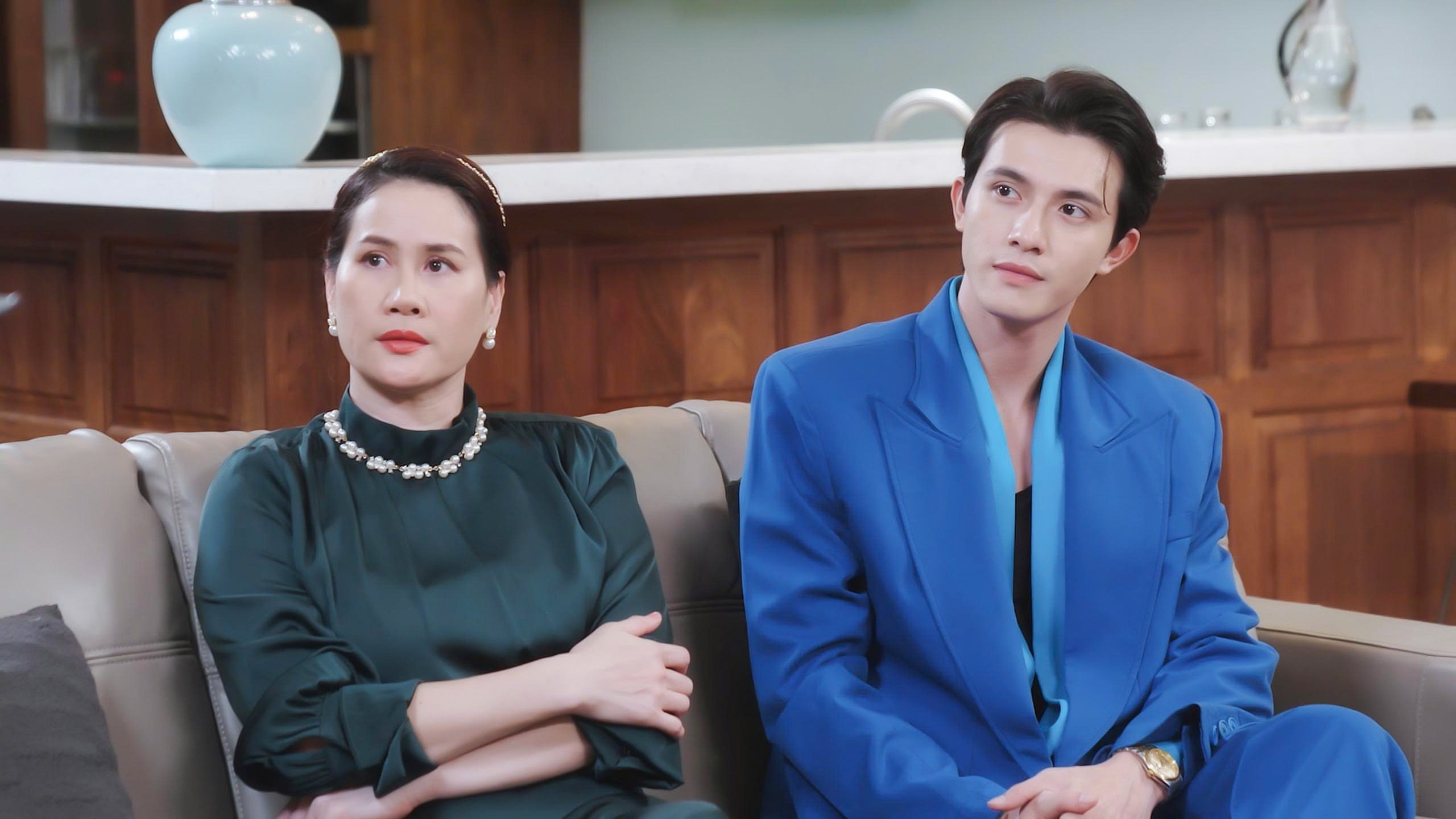 Trần Ngọc Vàng diễn cảnh thân mật với bạn thân, hé lộ cuộc sống tuổi 27 - 1