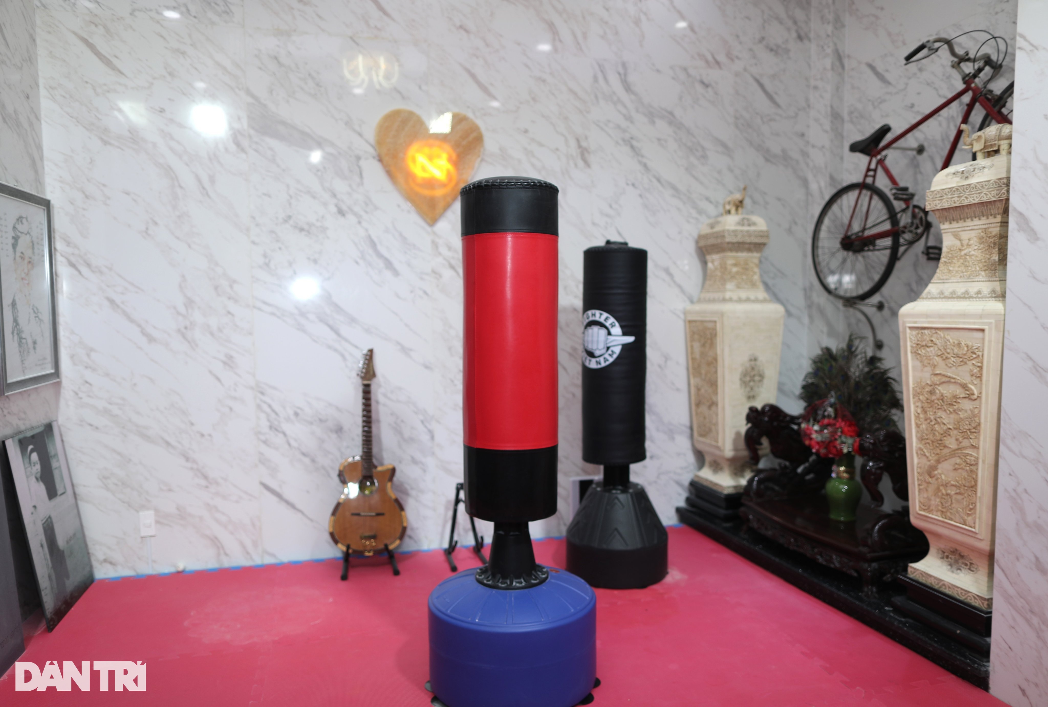 Khám phá biệt thự triệu đô của Ngọc Sơn, bất ngờ với thú chơi đắt đỏ - 4 Khám phá biệt thự triệu đô của Ngọc Sơn, bất ngờ với thú chơi đắt đỏ - 4