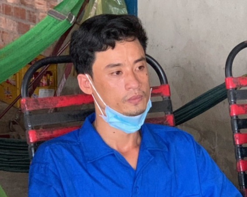 Gã đàn ông mua dâm rồi đâm cô gái cướp điện thoại - 1 Gã đàn ông mua dâm rồi đâm cô gái cướp điện thoại - 1