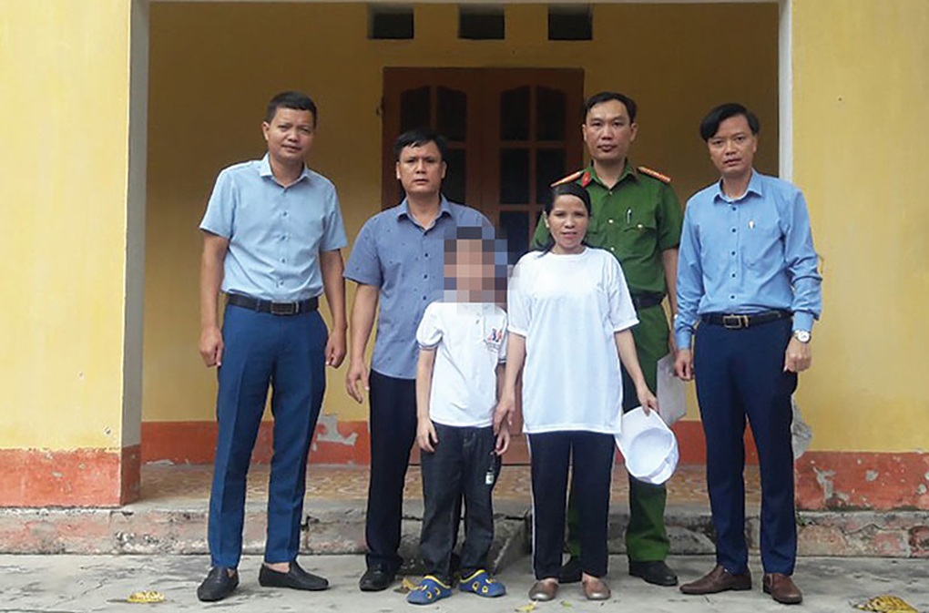 Sinh ra giữa tình người nơi đất trại - 4 Sinh ra giữa tình người nơi đất trại - 4