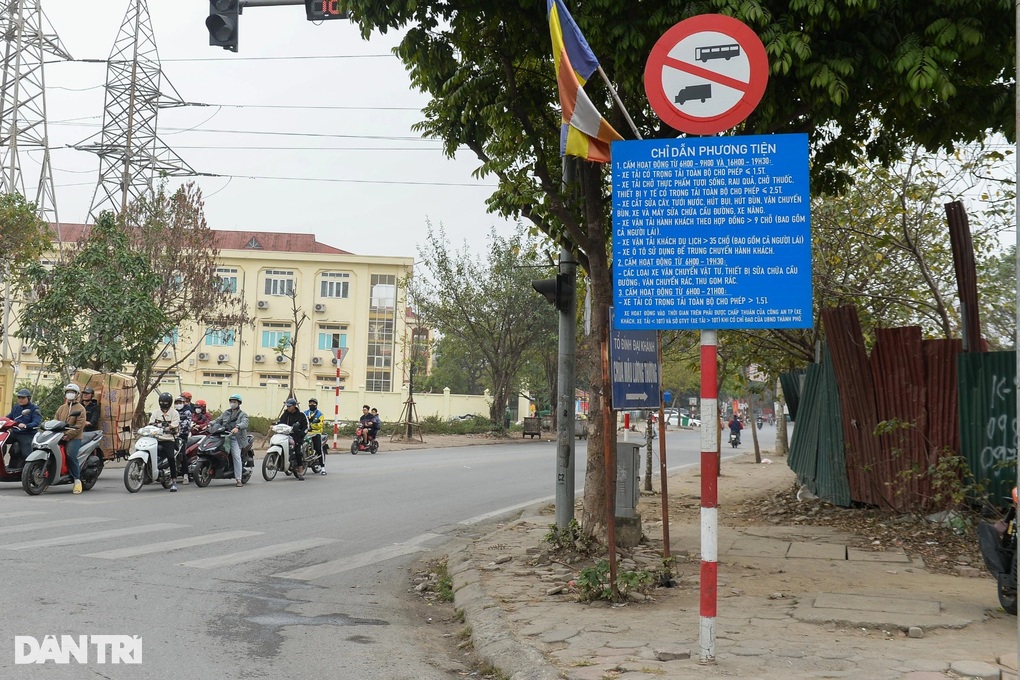 Đã xử lý gần 4.400 biển báo giao thông bất cập trên cả nước - 1 Đã xử lý gần 4.400 biển báo giao thông bất cập trên cả nước - 1