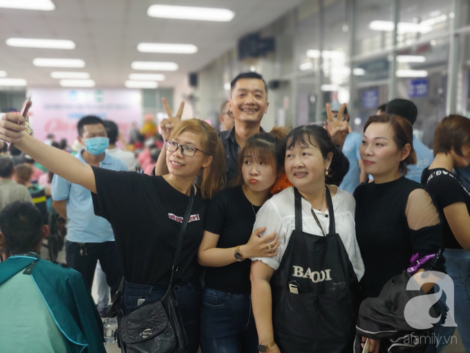 Buổi ca nhạc kỳ lạ ở Sài Gòn: Vừa hát vừa cắt tóc gội đầu, không bao giờ mong gặp lại khán giả - Ảnh 13. Buổi ca nhạc kỳ lạ ở Sài Gòn: Vừa hát vừa cắt tóc gội đầu, không bao giờ mong gặp lại khán giả - Ảnh 13.
