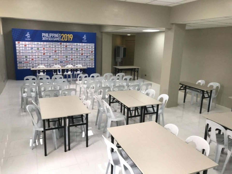 Bị phản ứng, Philippines thay gấp xe buýt và phòng họp báo phục vụ bóng đá - 4 Bị phản ứng, Philippines thay gấp xe buýt và phòng họp báo phục vụ bóng đá - 4