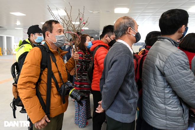 Người dân phấn khởi tham quan đoàn tàu tuyến Metro Nhổn - ga Hà Nội - 6 Người dân phấn khởi tham quan đoàn tàu tuyến Metro Nhổn - ga Hà Nội - 6