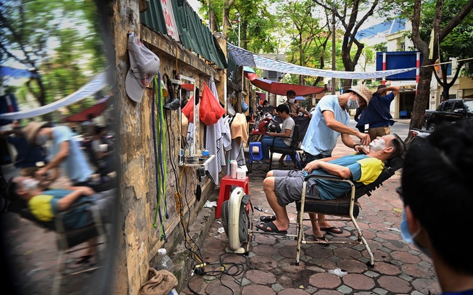 Từ 0h ngày 13/7, Hà Nội đóng cửa quán cà phê, quán ăn, cửa hàng cắt tóc...