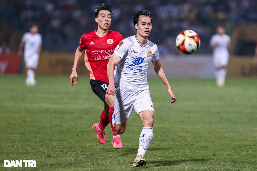 HLV Kim Sang Sik chờ đợi sự tỏa sáng của các tuyển thủ tại V-League - 1 HLV Kim Sang Sik chờ đợi sự tỏa sáng của các tuyển thủ tại V-League - 1