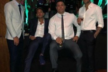 Neymar, Alves “quẩy” tưng bừng cùng Ronaldo "béo" trước trận gặp Chile