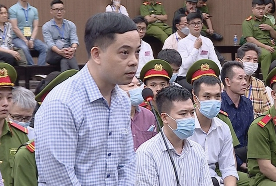 Ex-diretor do consulado não se lembra para que usou o suborno de 25 bilhões de VND - 1 Cựu Cục trưởng Lãnh sự không nhớ dùng 25 tỷ đồng tiền hối lộ vào việc gì - 1