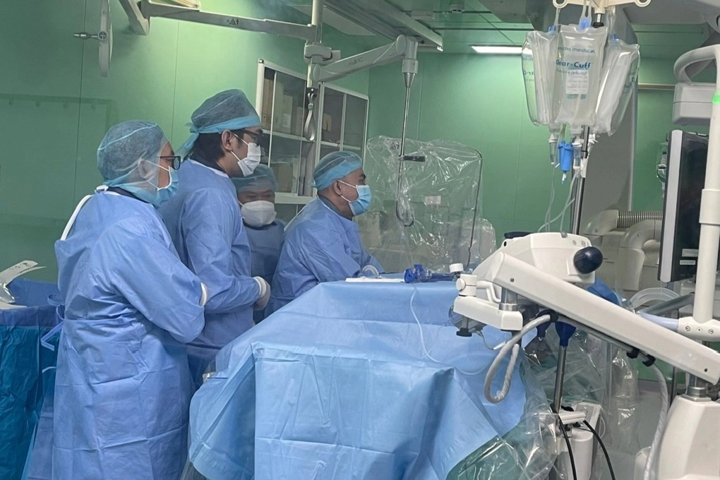 Sau cú ngã mạnh, người đàn ông đi tiểu ra máu, suýt phải cắt thận - 1 Sau cú ngã mạnh, người đàn ông đi tiểu ra máu, suýt phải cắt thận - 1