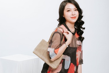 Ngọc Quyên Shop chia sẻ chọn màu túi phù hợp với trang phục