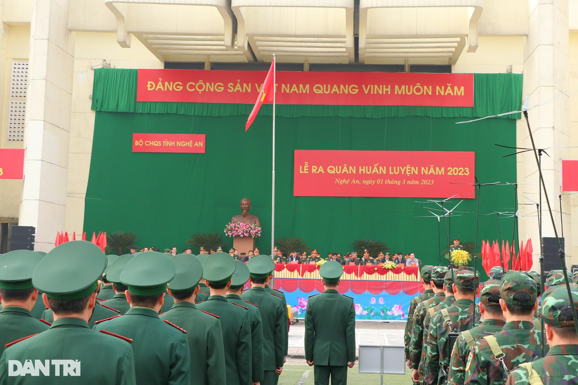 Xem trinh sát đặc nhiệm phô diễn sức mạnh, trấn áp phần tử quá khích - 1 Xem trinh sát đặc nhiệm phô diễn sức mạnh, trấn áp phần tử quá khích - 1
