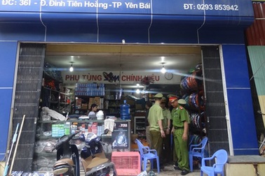Yên Bái: “Bắt tại trận” các cửa hàng phụ tùng xe máy bán lận hàng giả
