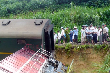 Vụ lật tàu kinh hoàng ở Yên Bái qua lời kể của lái tàu
