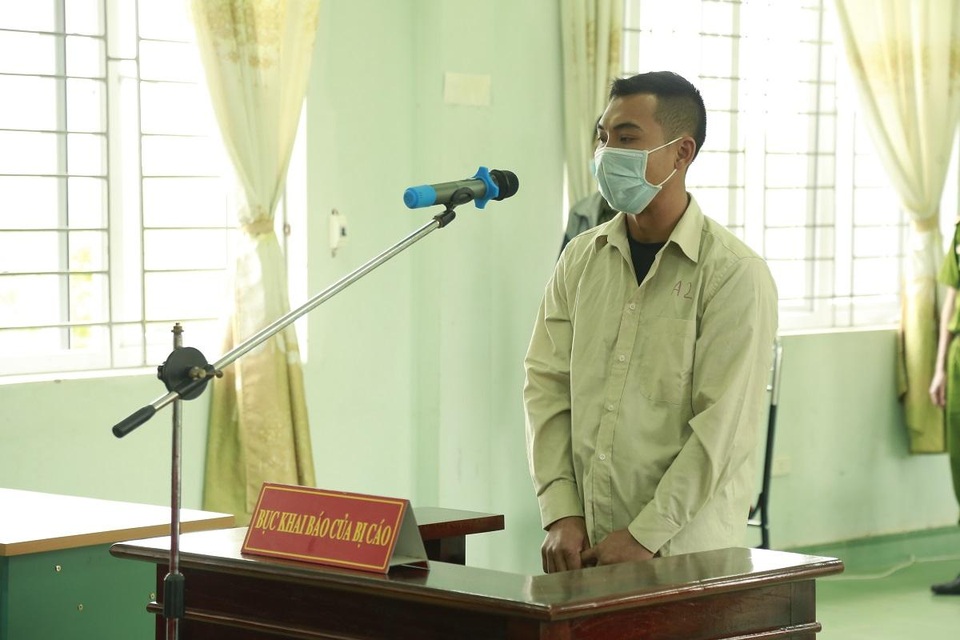Bị phạt 9 tháng tù giam vì đánh người nhắc đeo khẩu trang - 2 Bị phạt 9 tháng tù giam vì đánh người nhắc đeo khẩu trang - 2