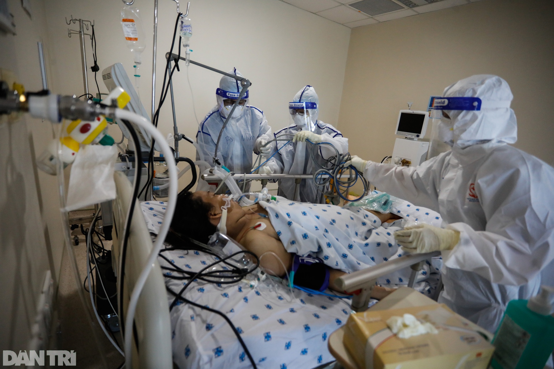 36 giờ thành lập Trung tâm Hồi sức điều trị Covid-19 trong BV tư ở TPHCM - 8 36 giờ thành lập Trung tâm Hồi sức điều trị Covid-19 trong BV tư ở TPHCM - 8