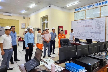 Phó tổng giám đốc EVNNPT kiểm tra công tác ứng phó với bão Matmo