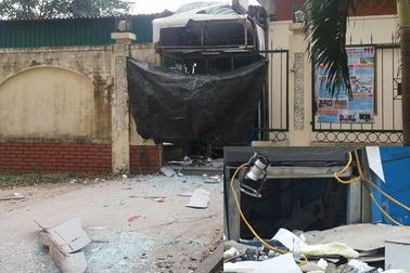 Trụ ATM vỡ vụn sau tiếng nổ lúc rạng sáng