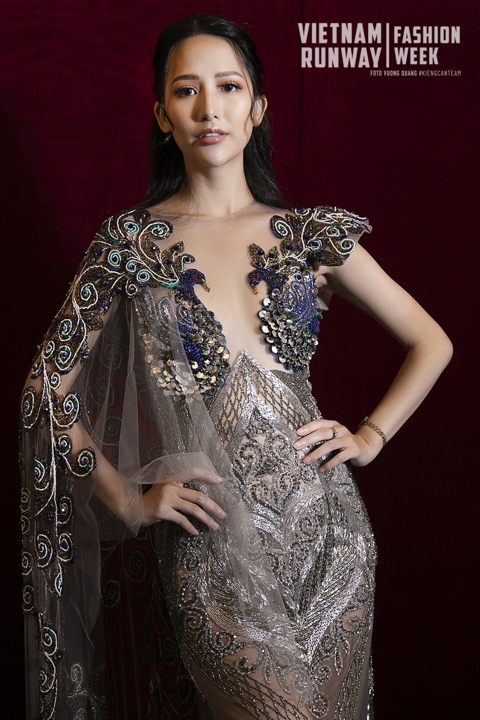 Người mẫu trẻ Thu Hà cuốn hút trên sàn catwalk - 2 Người mẫu trẻ Thu Hà cuốn hút trên sàn catwalk - 2
