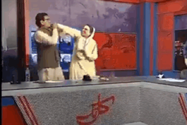 Chính trị gia Pakistan tát nhau trên sóng truyền hình