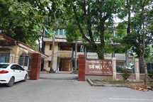 Tạm đình chỉ công tác trưởng phòng thuộc Sở Nội vụ bị bắt vì đánh bạc