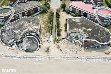 Khu biệt thự nghìn tỷ vẫn hoang tàn đổ nát 6 tháng sau khi bị bão "dập vùi"