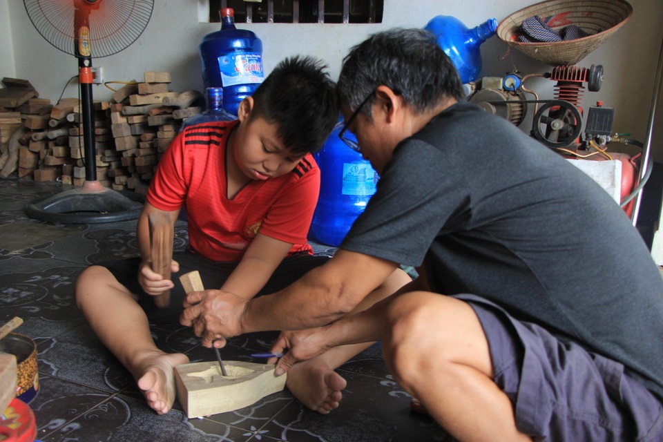 Nghệ nhân 40 năm “giữ hồn” cho chiếc bánh Trung thu truyền thống - 7 Nghệ nhân 40 năm “giữ hồn” cho chiếc bánh Trung thu truyền thống - 7
