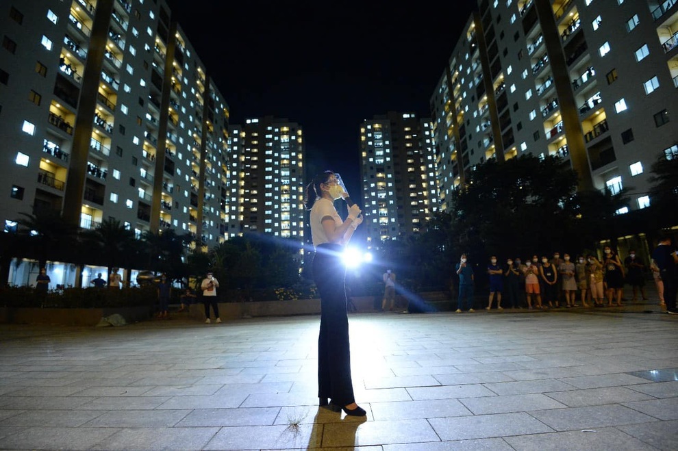 Phương Thanh, Quốc Đại gây xúc động khi cất tiếng hát từ bệnh viện dã chiến - 4 Phương Thanh, Quốc Đại gây xúc động khi cất tiếng hát từ bệnh viện dã chiến - 4