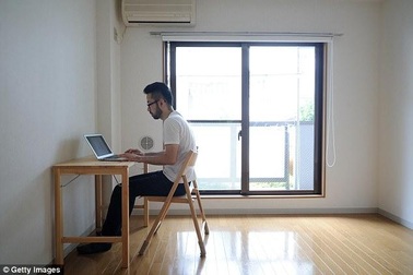 Kiểu sống lạ "vườn không nhà trống", sở hữu chỉ vài ba bộ quần áo