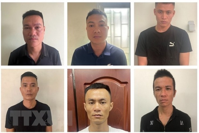 Nhóm đối tượng cho vay nặng lãi trên 200%/năm bị Công an tỉnh Quảng Ninh bắt. Ảnh: TTXVN.

